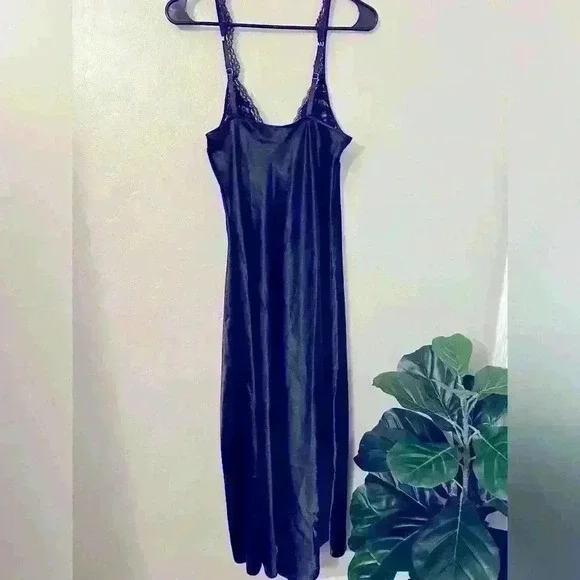 Vintage Victoria’s Secret Satin and Lace Chemise Slip Dress Nightgown Size Med - Picture 5 of 5